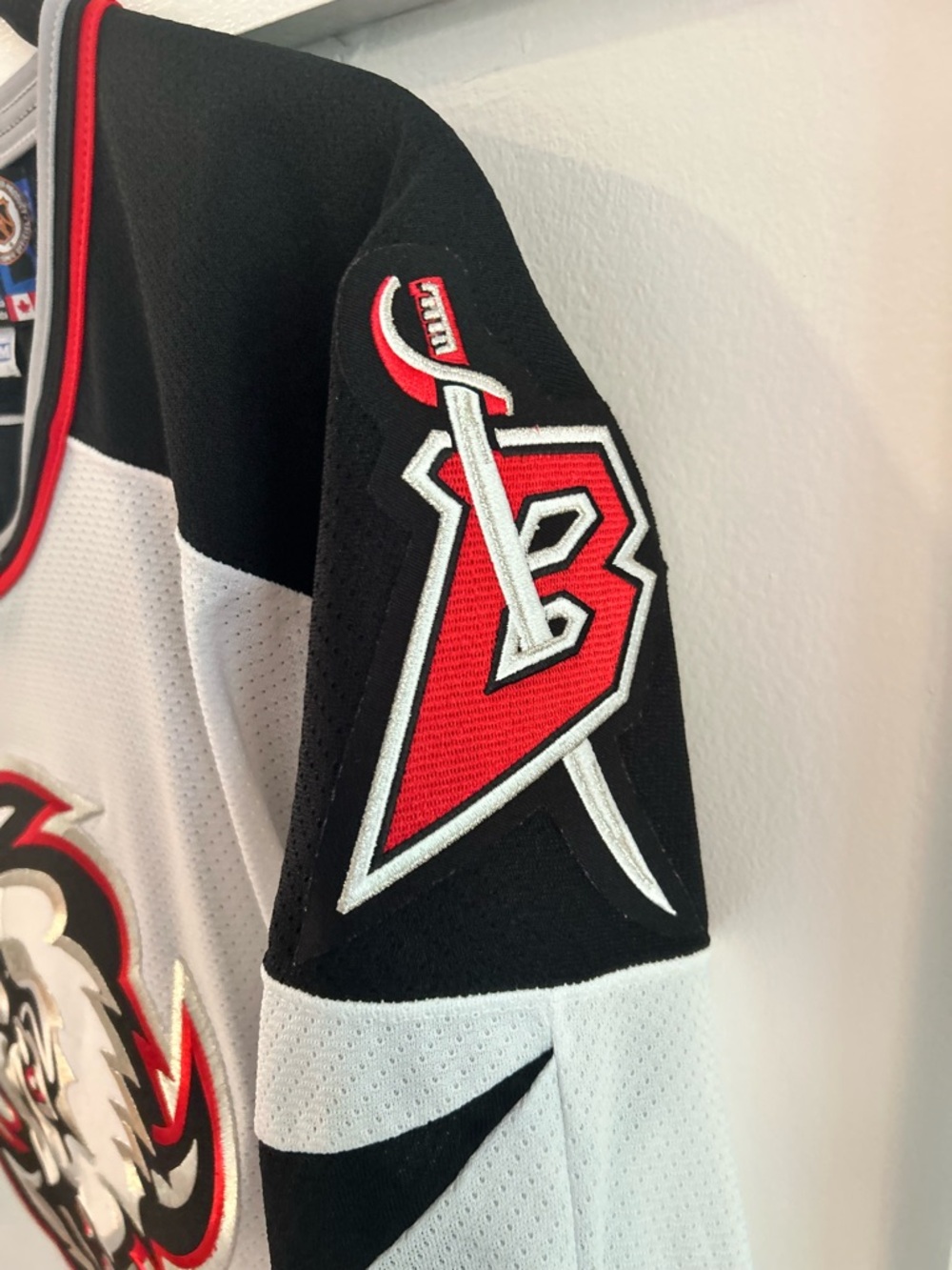 CCM Buffalo Sabres Goathead Vintage NHL Jersey White Black Red Size XL - Picture 2 of 5